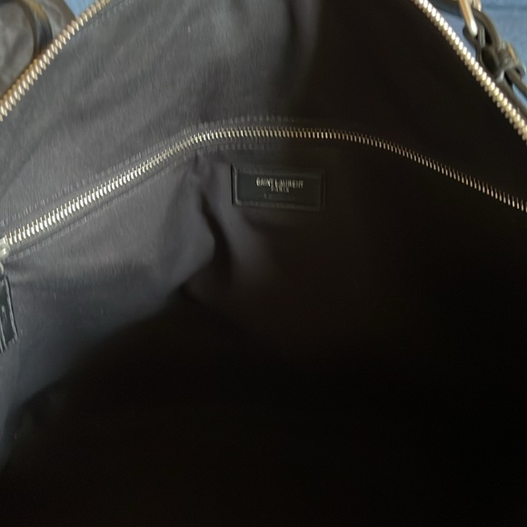 Authentic Yves Saint Laurent shopper/x-large. Croc embossed leather. Model 2018 - Picture 7 of 9